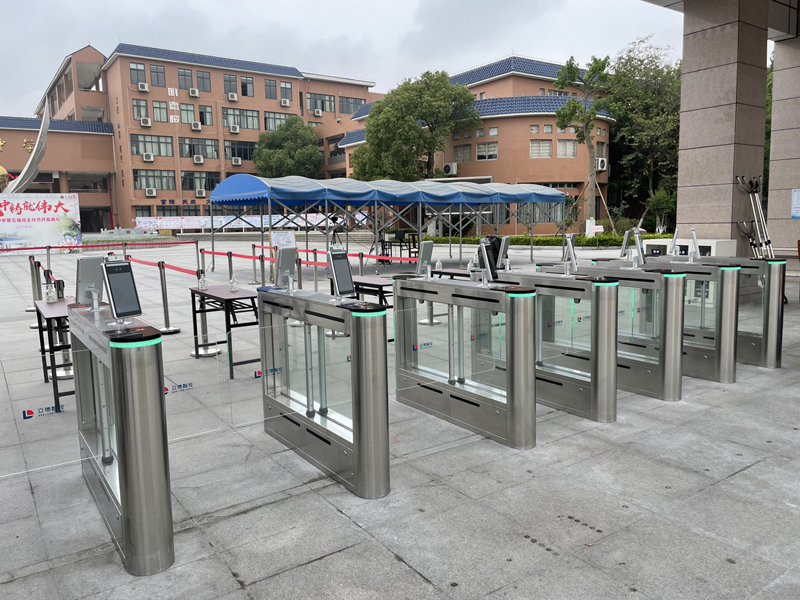 Swing Barrier Gates And Automatic Bollards Are Installed In Dongchong Middle School